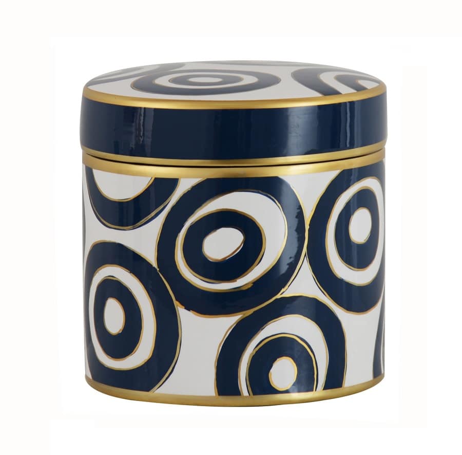 Boîte cylindrique décorative en porcelaine blanche et bleu marine avec motif d'anneaux superposés, bordures et couvercle bleu marine soulignés d'or.