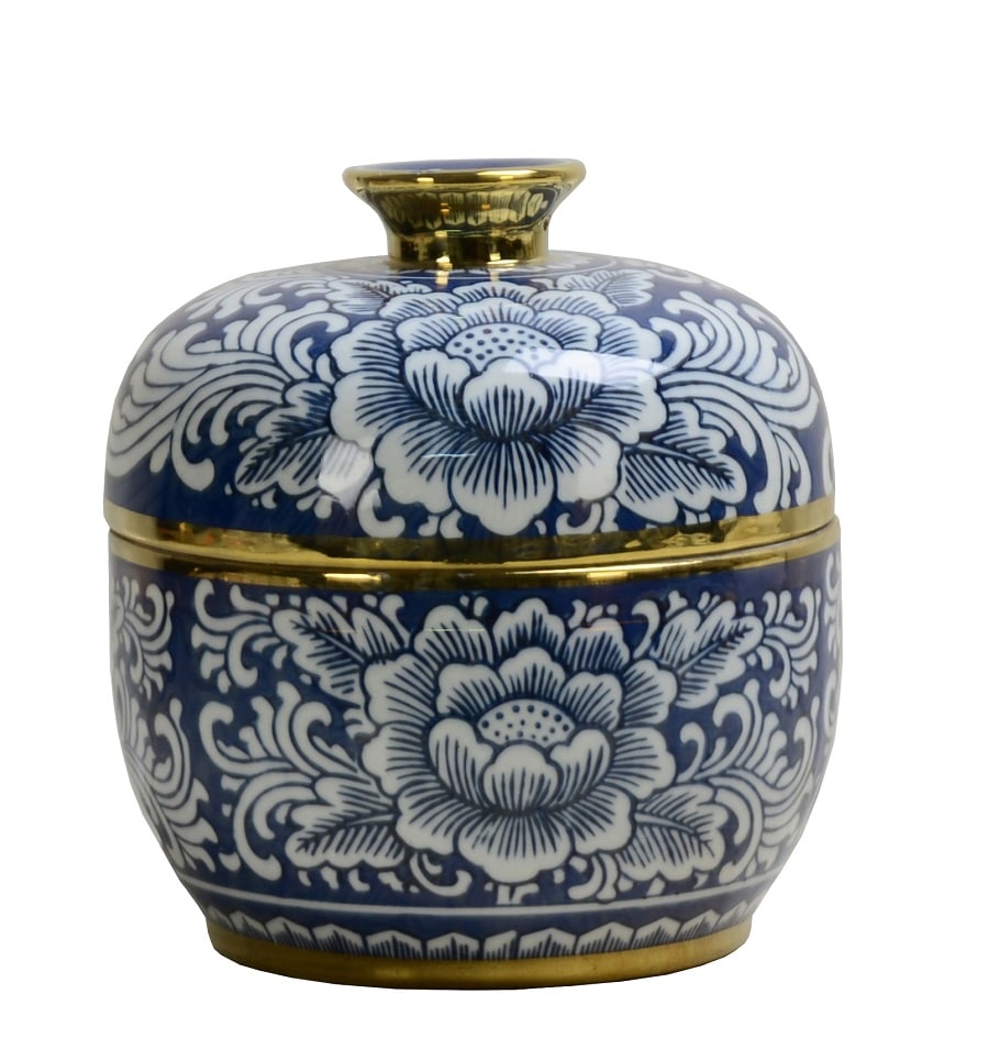 Boîte à couvercle en porcelaine bleu et blanc style chinois avec motifs de pivoines et accents dorés brillants.