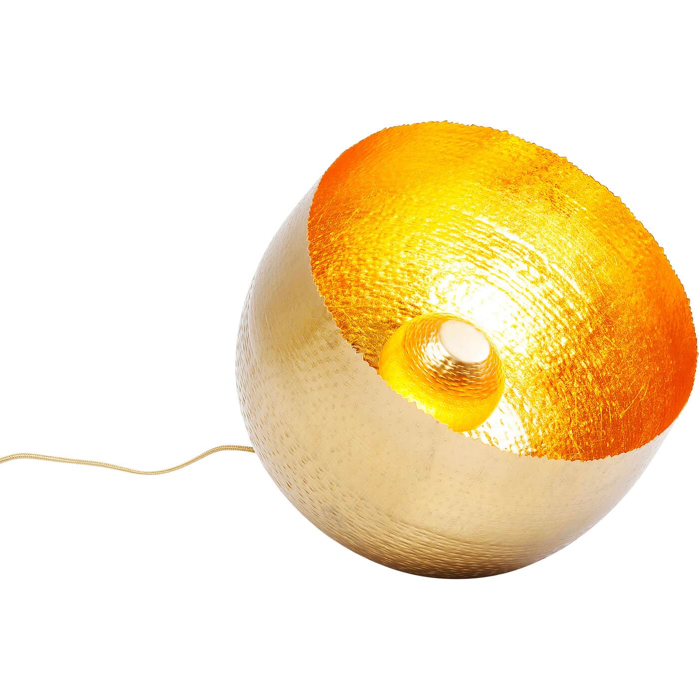 Lampe design sphérique en métal doré martelé, ouverte sur le dessus pour révéler un intérieur jaune vif et une ampoule centrale.