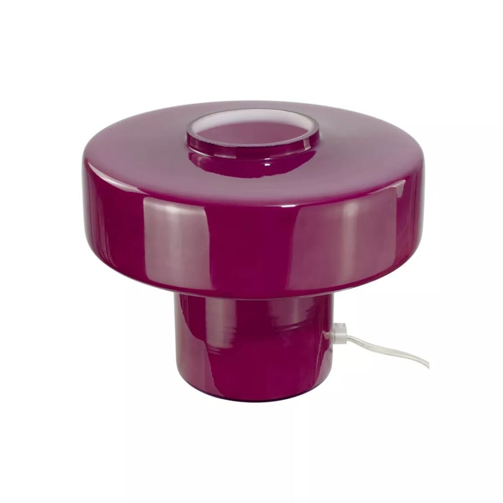 Lampe de table design moderne, forme champignon, en verre soufflé brillant couleur magenta foncé ou aubergine, avec un cordon blanc.